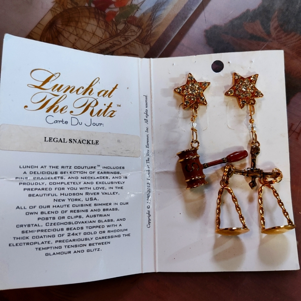 ⭐Rare Lunch at the Ritz Legal snackle earrings⭐ - Picture 2 of 4